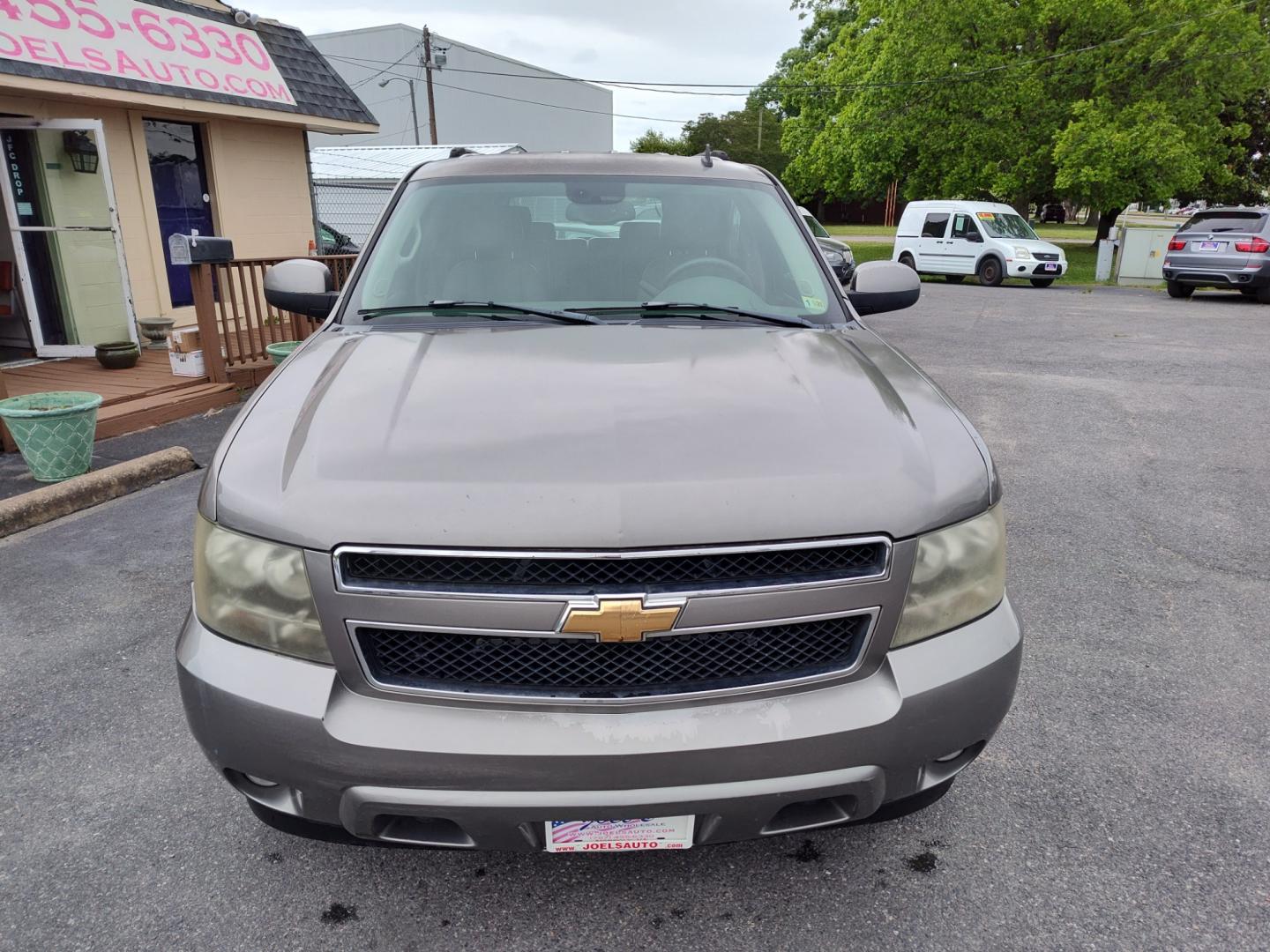 2007 Gray Chevrolet Tahoe (1GNFK13097R) , located at 5700 Curlew Drive, Norfolk, VA, 23502, (757) 455-6330, 36.841885, -76.209412 - Photo#3